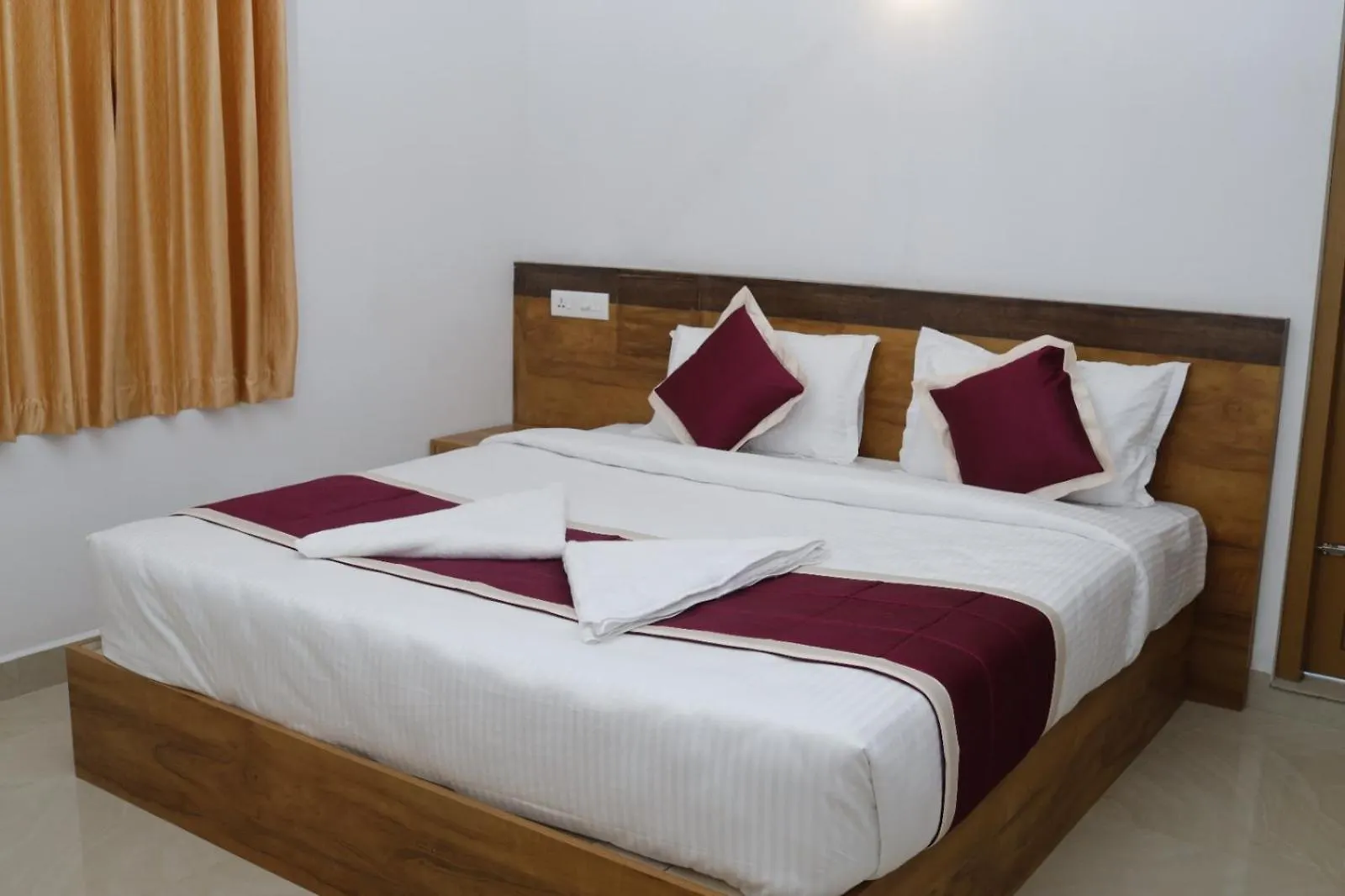 리조트 Ramakkalmedu Holiday Inn
